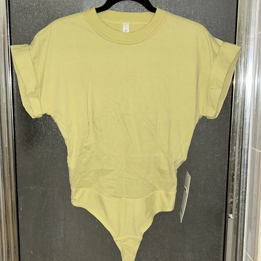🩷FIRM PRICE🩷 Lululemon Heavy Weight T shirt Bodysuit